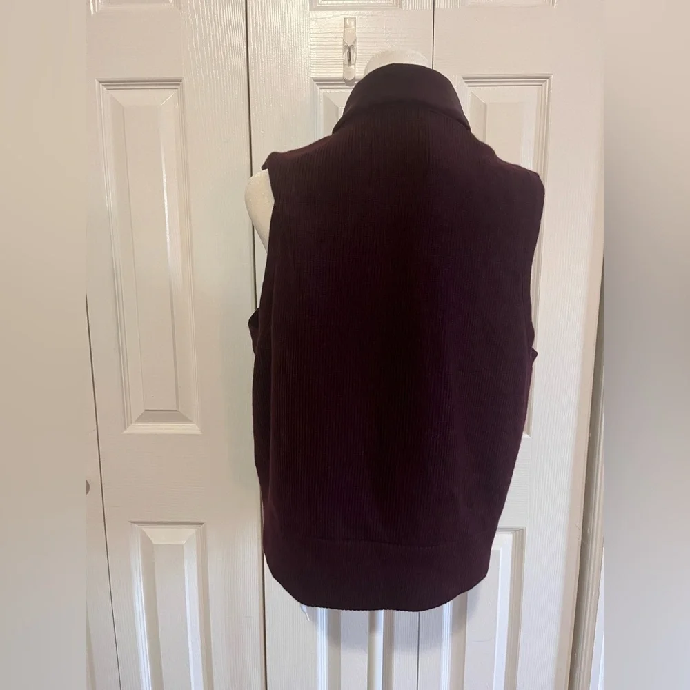 Athleta Hanover Hybrid Vest Spiced Cabernet Size Large NWT